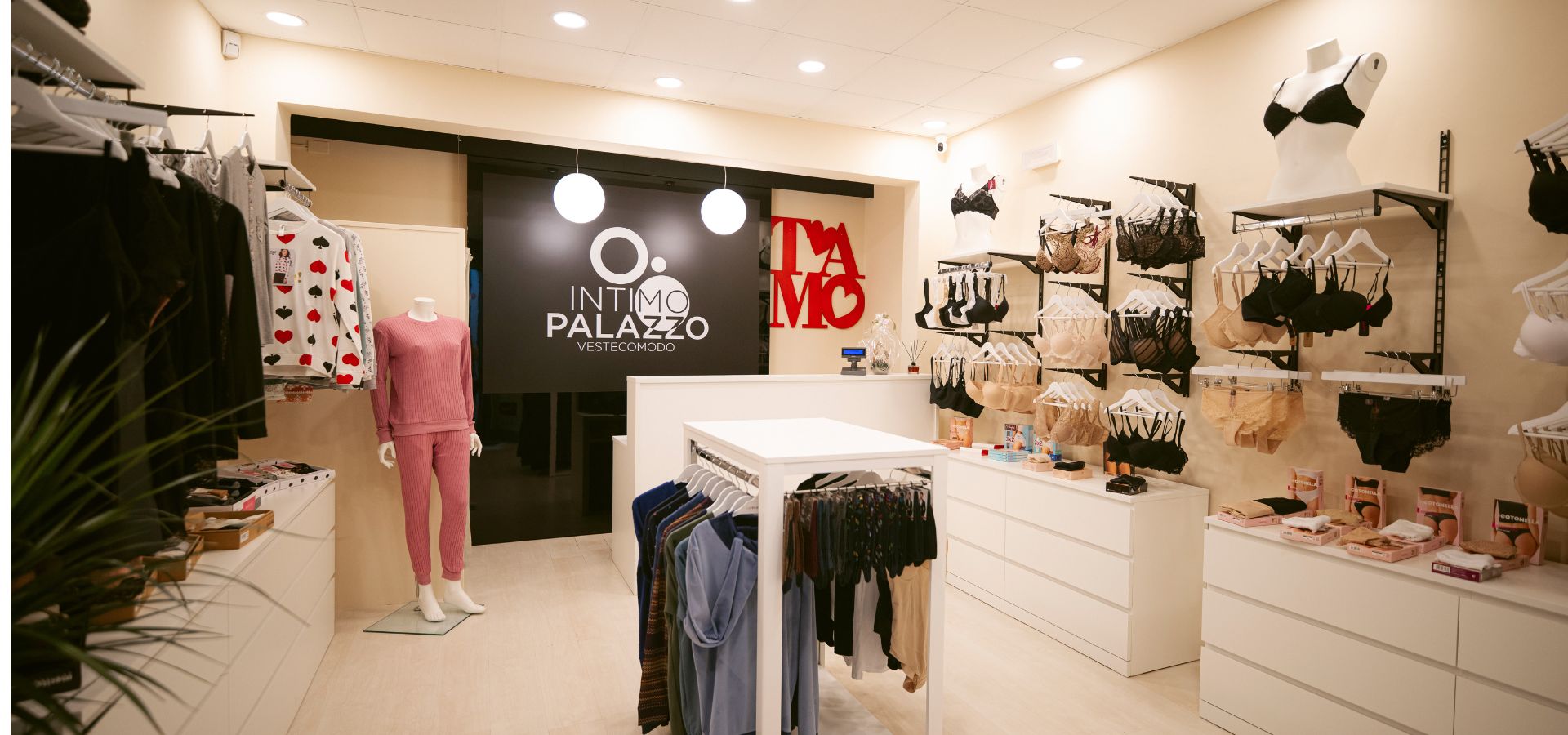 Negozio di_Intimo a Martina_Franca  Intimo Palazzo1621243260e1af0c20-2